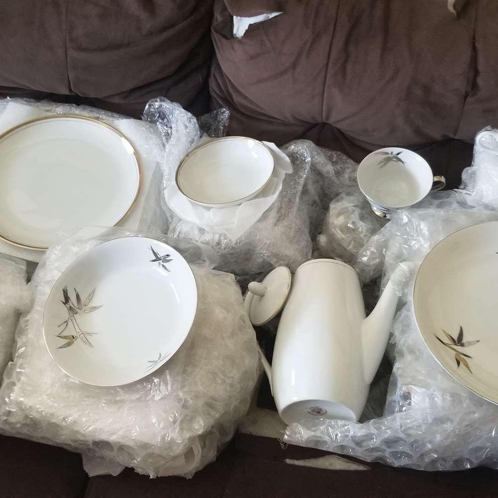 Dishes 6 pieces of each